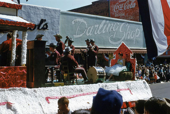 1954 National Peanut Festival Parade Fiddle, String Band Drums float, photo by Judy Tatom