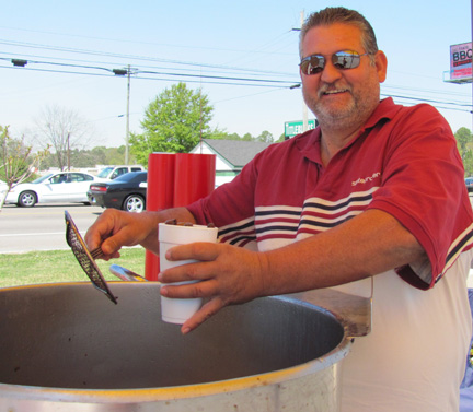 hot boiled peanuts alabama vendor trailer stand hwy 231 north dothan troy alabama